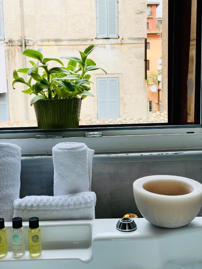 Town House Spagna- Luxury Rooms With Jacuzzi Bath Rzym Zewnętrze zdjęcie