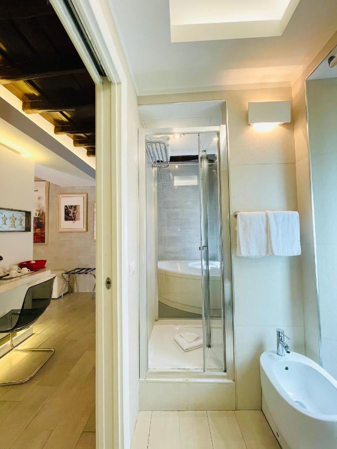 Town House Spagna- Luxury Rooms With Jacuzzi Bath Rzym Zewnętrze zdjęcie