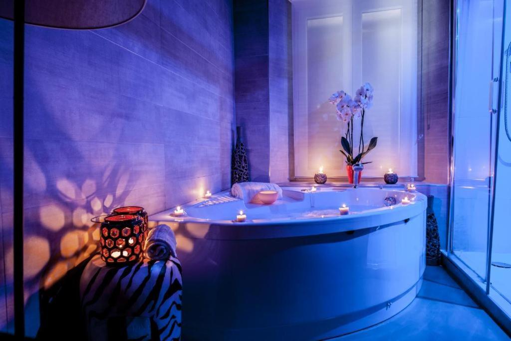 Town House Spagna- Luxury Rooms With Jacuzzi Bath Rzym Zewnętrze zdjęcie