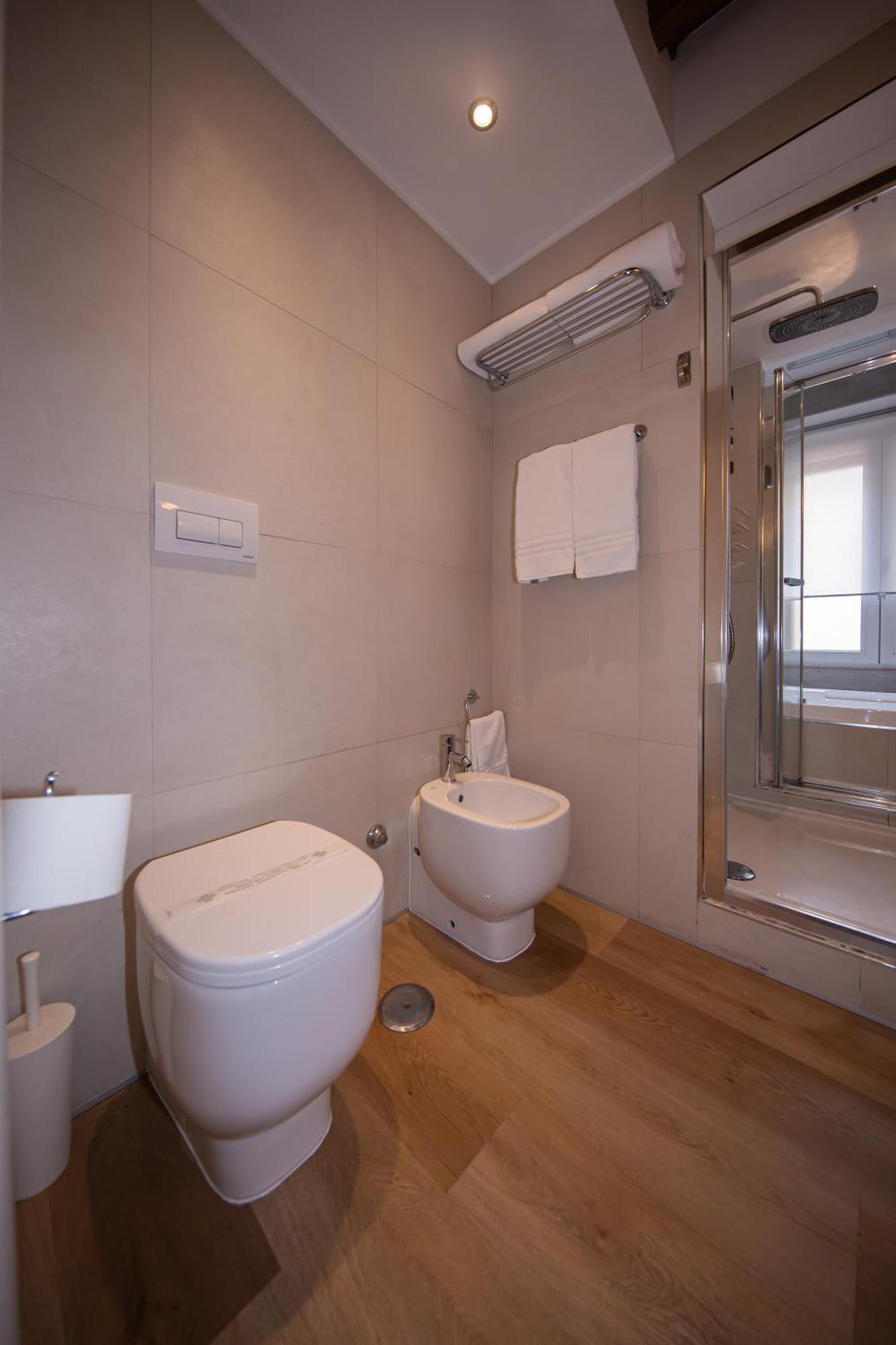 Town House Spagna- Luxury Rooms With Jacuzzi Bath Rzym Zewnętrze zdjęcie