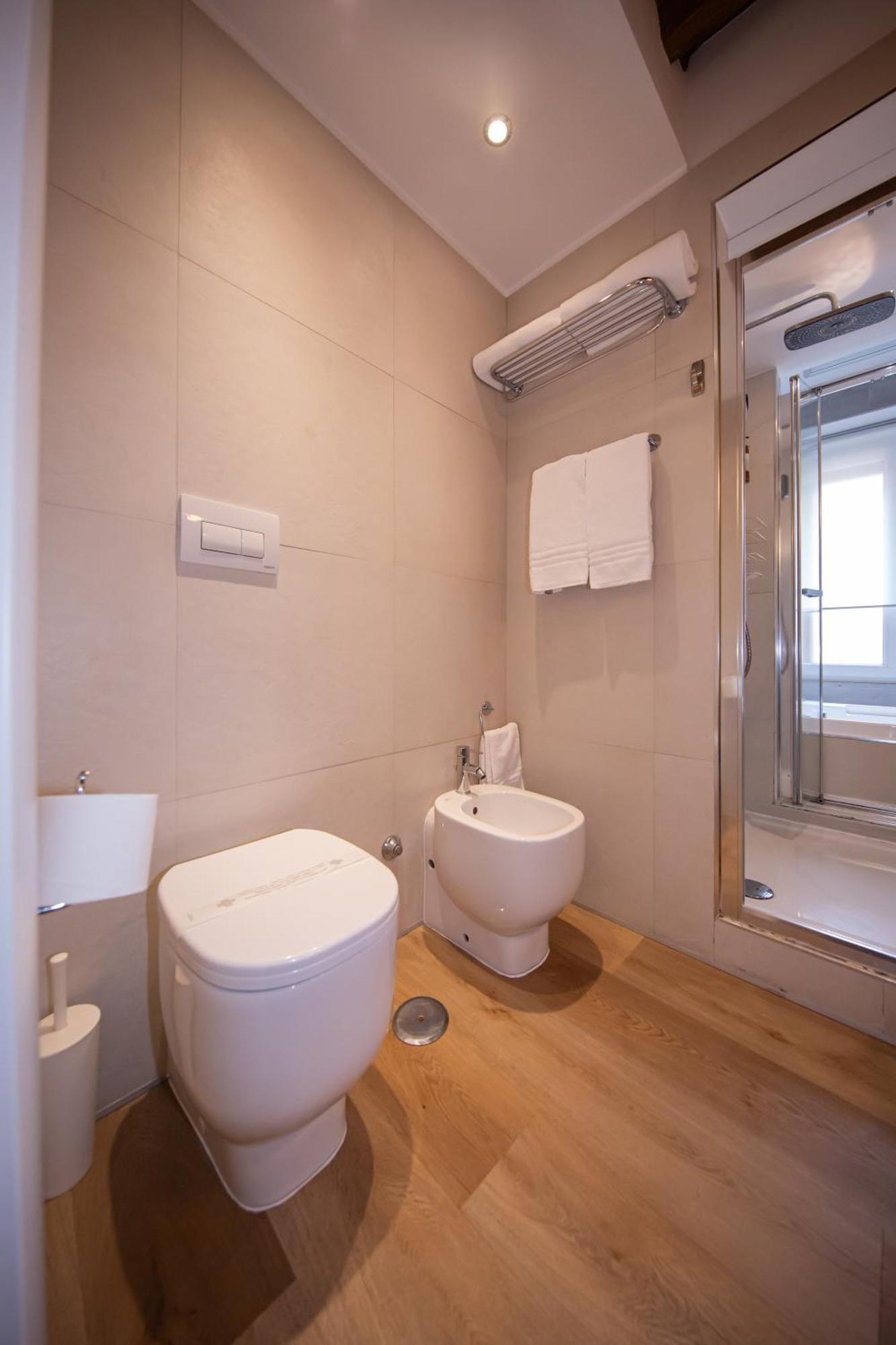 Town House Spagna- Luxury Rooms With Jacuzzi Bath Rzym Zewnętrze zdjęcie
