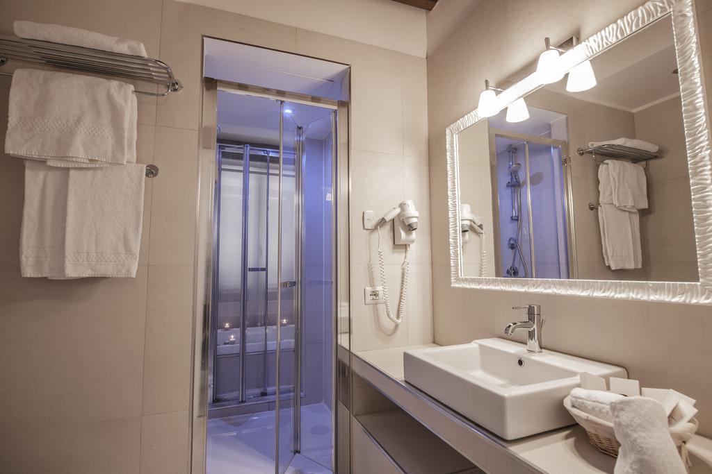 Town House Spagna- Luxury Rooms With Jacuzzi Bath Rzym Zewnętrze zdjęcie