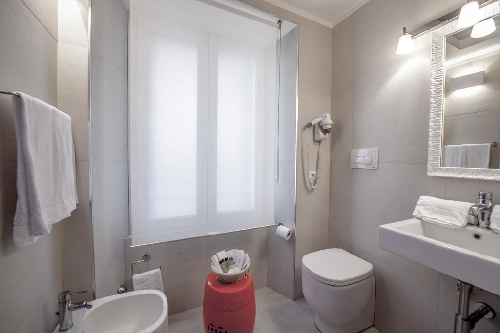 Town House Spagna- Luxury Rooms With Jacuzzi Bath Rzym Zewnętrze zdjęcie