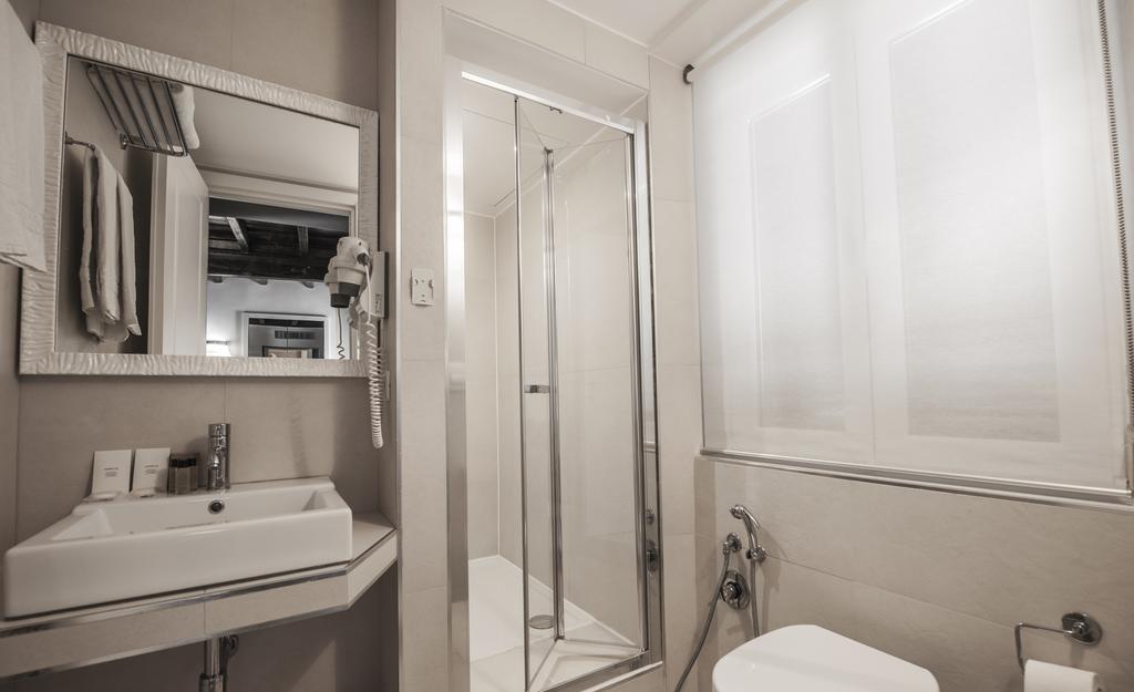 Town House Spagna- Luxury Rooms With Jacuzzi Bath Rzym Zewnętrze zdjęcie